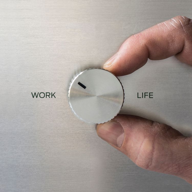 Button with signs "Work" and "Life" (complize / photocase.de)